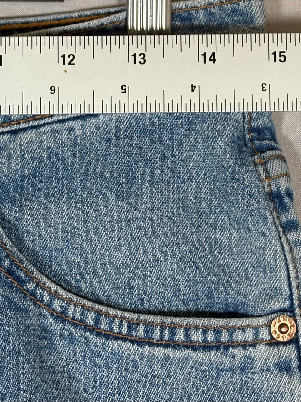 Vintage 90s Levi’s 565 Wide Leg Light Wash Jeans 30x29